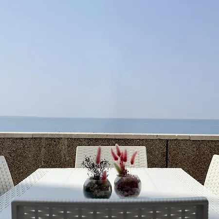 Amare - Sea Front 公寓 加利波利